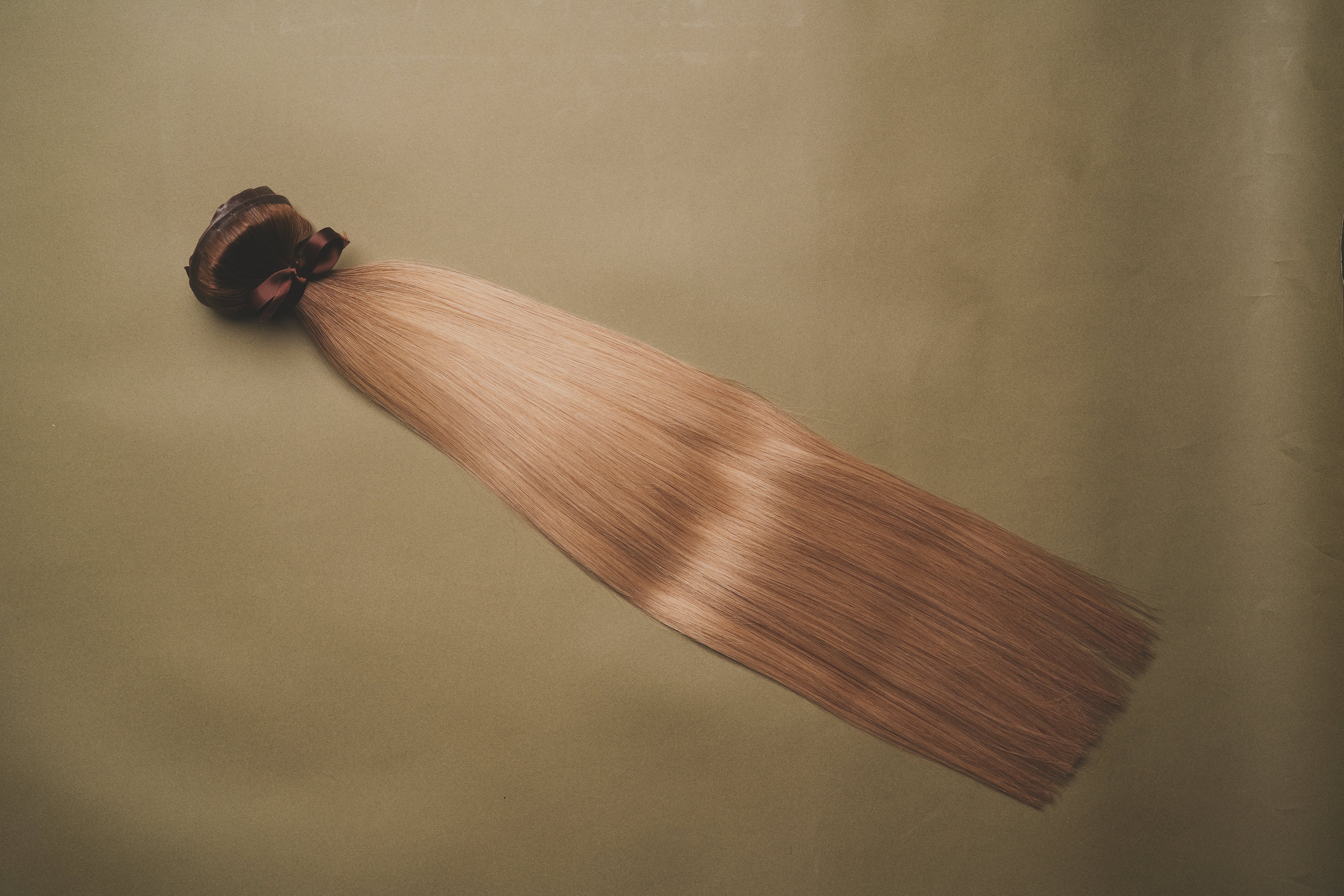Rooted Sandy Blonde (#2/6c ombre) - Slavic Clip-In Extensions