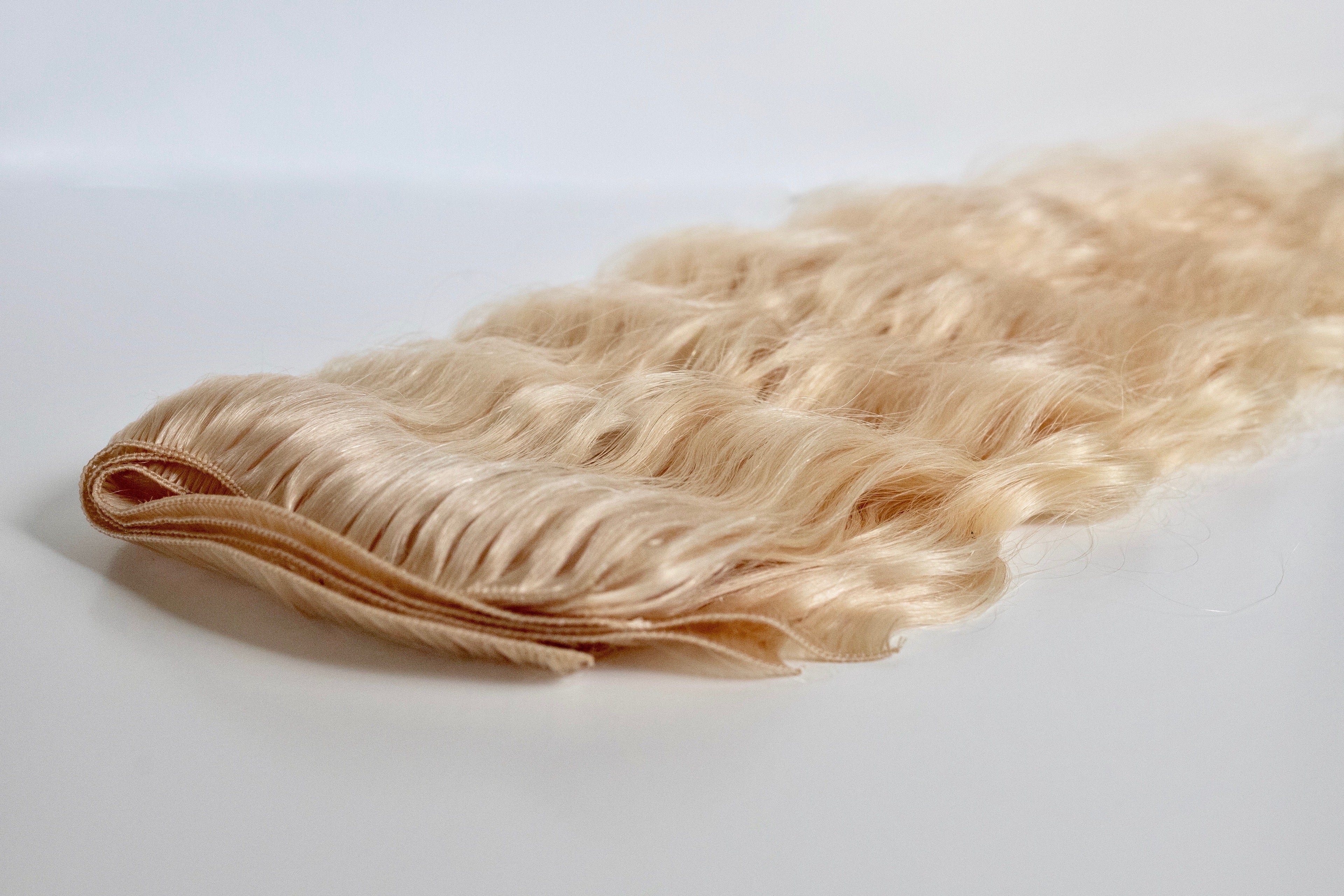 Beach Wave Hand Tied Weft - 10P (Platinum)